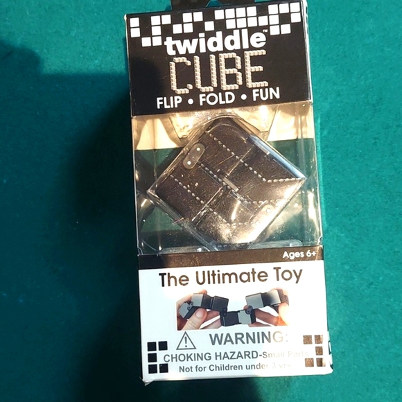 Twiddle Cube Black  Brainteaser fun ultimate toy New - Picture 3 of 5